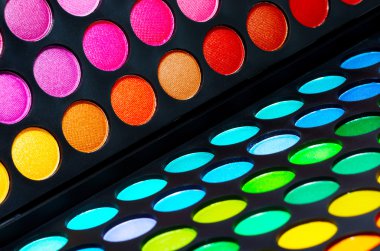 renkli göz gölgeler paleti