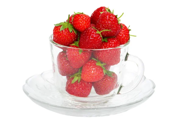 Cam bir kasede olgun çilekler