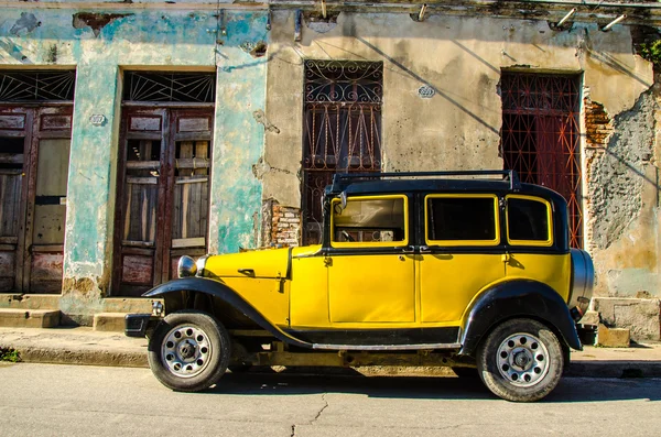Viejo coche clásico — Foto de Stock