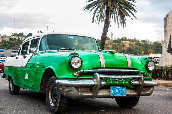 Cuba coche viejo — Foto de Stock