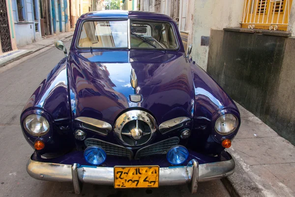 Cuba coche viejo — Foto de Stock