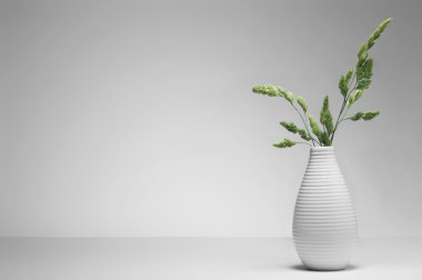 yeşil alan payet saksının içinde