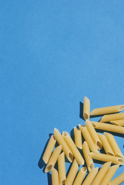Penne rigate pasta bakgrund — Stockfoto
