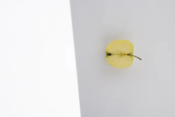 Sliced Yellow Apple background — Stock Photo, Image