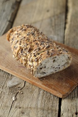 tahıl ekmeği