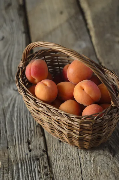 Sweet Peaches in Basket — Stock Photo, Image