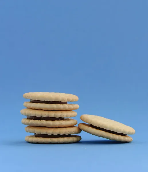 Chocolate cream filled cookies — Stock Photo, Image