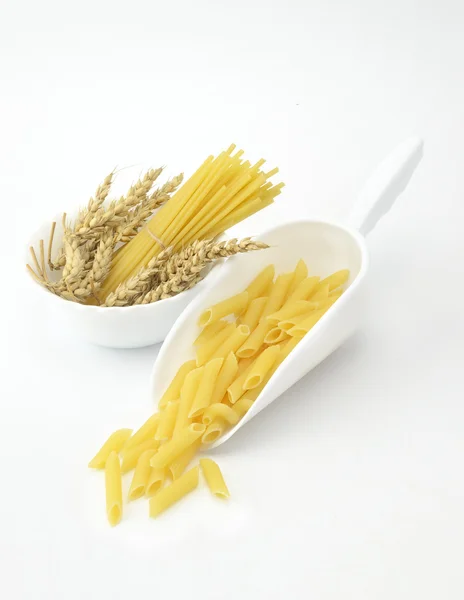 Fideos espaguetis y pasta de rigate penne — Foto de Stock