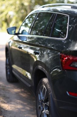 Renkli camlı araba.