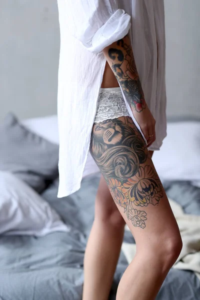 Belle Fille Avec Tatouage Tigre — Photo