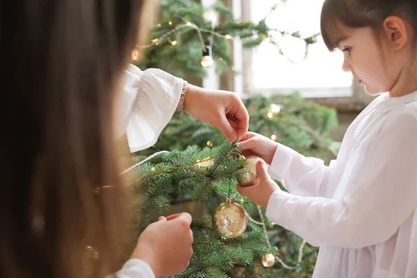Christmas Eve Mother Her Daughter Christmas Tree — Stock Photo, Image