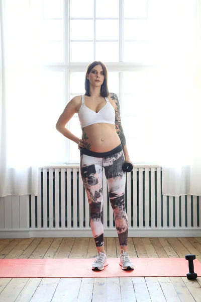 Sportive Pregnant Woman Exercising Home — Stockfoto