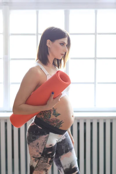 Pregnant Woman Sportive Outfit Home — 图库照片