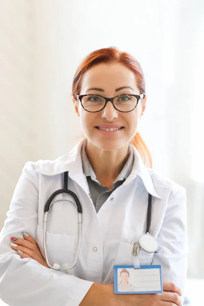 Hospital Medicine Concept Woman Doctor Ginger Hair Working Clinic — Stockfoto