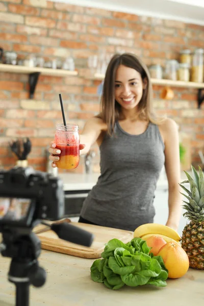 Beautiful Woman Food Vlogger Having Fun Kitchen — Stock Photo, Image