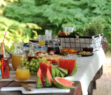 Table full of food and drinks, picnic outside