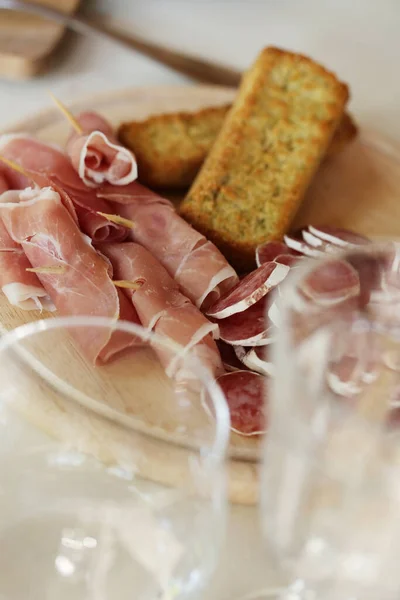 Appetizing Sliced Prosciutto Table — Zdjęcie stockowe