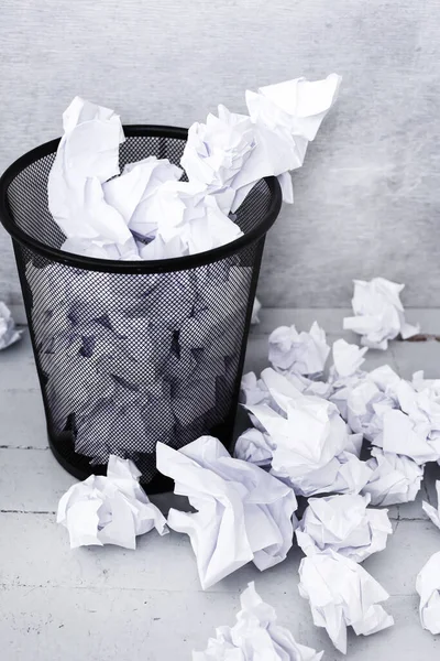 Papel Arrugado Bote Basura — Foto de Stock