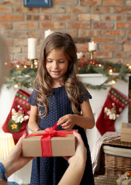 Lovely Girl Gift Box Christmas Eve — Fotografia de Stock