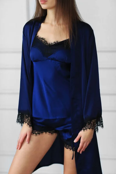 Spodní Prádlo Noční Oblečení Krásná Dívka Nosí Doma Noční Košili — Stock fotografie