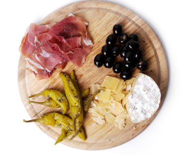 Beyaz arka planda lezzetli atıştırmalıklar