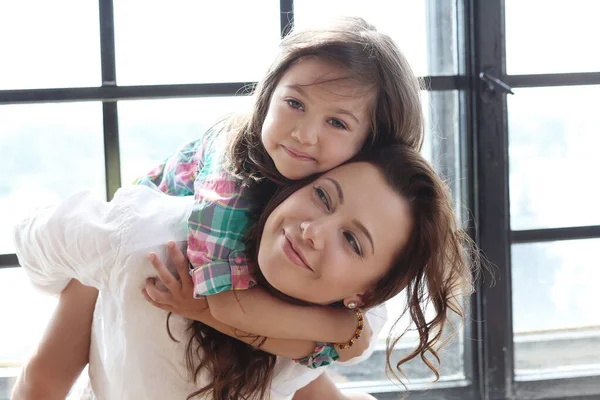 Keluarga Ibu Cantik Dan Putrinya Yang Lucu — Stok Foto