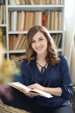 Gündüzleri evde güzel bir kız