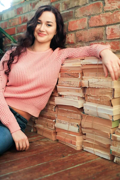 Woman Sitting Floor Pile Books — Stockfoto