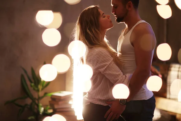 Relacionamento Casal Bonito Casa — Fotografia de Stock