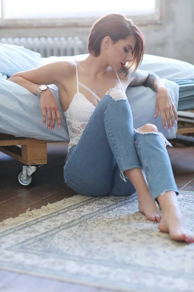 Beautiful Girl Posing Floor — Φωτογραφία Αρχείου
