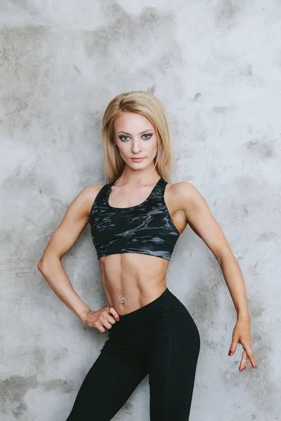 Fitnessstudio Sport Frau Mit Muskulösem Körper — Stockfoto