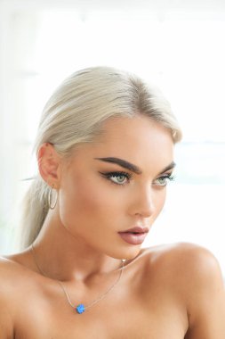 Güzellik. Yakın çekimde güzel kadın