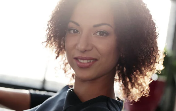 Ofis Yaşam Tarzı Afrikalı Amerikalı Saç Modeli Olan Kadın — Stok fotoğraf