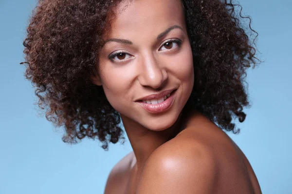 Schönheit Hautpflege Schöne Frau Auf Blauem Hintergrund — Stockfoto