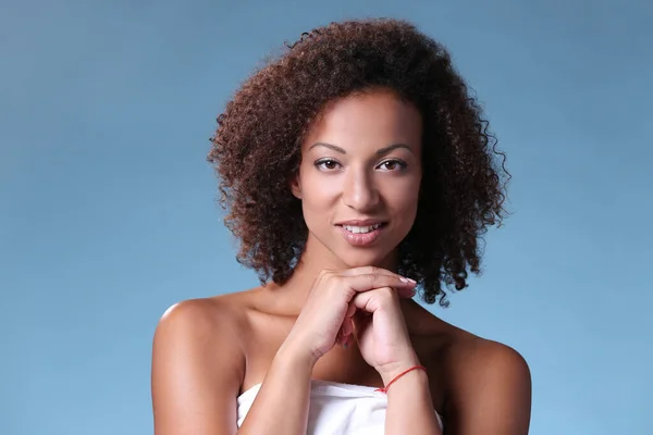 Belleza Cuidado Piel Hermosa Mujer Sobre Fondo Azul — Foto de Stock