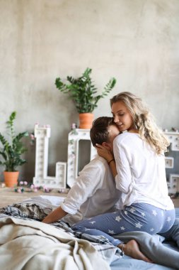 Yaşam tarzı. Evde sevimli bir çift var.