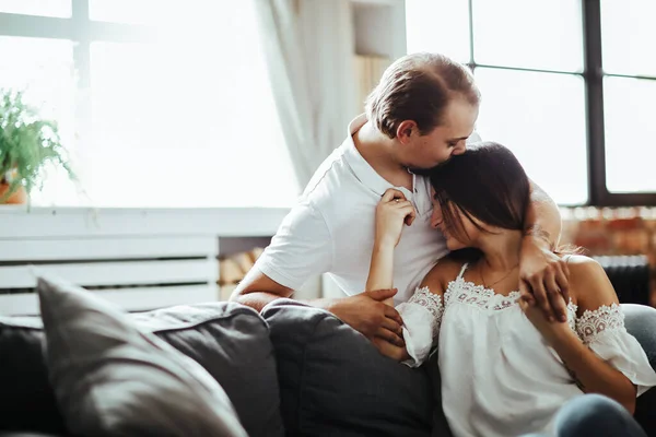 Relacionamento Casal Encantador Casa — Fotografia de Stock