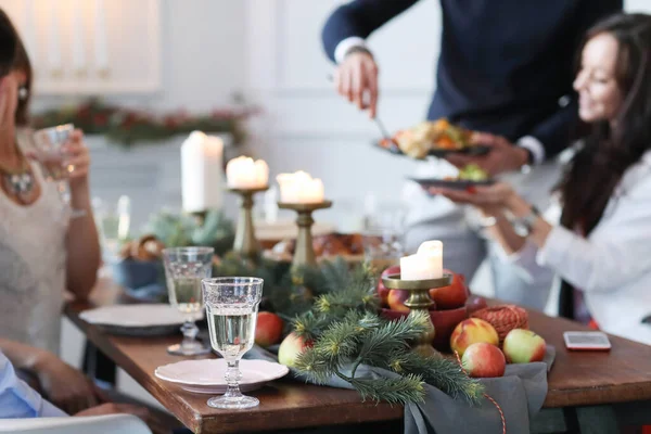 Juldagen Firande Middag Med Kompisgänget — Stockfoto