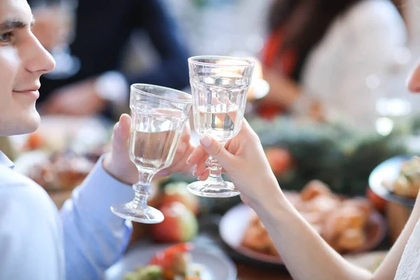 Weihnachten Festessen Mit Einer Gruppe Von Freunden — Stockfoto