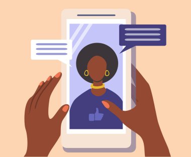  Video çağrıları, online randevular, internet iletişimi temalı vektör illüstrasyonu. Siyah bir kadın ve diyalog kutularının bulunduğu ekranda bir smratphone 'u tutan eller.