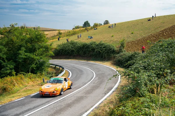 Piacenza, İtalya, 25. Gümüş Bayrak tarihi araba Porsche 911 geçit töreni