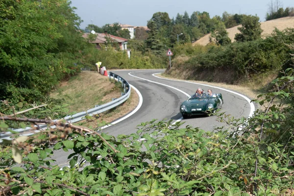 Piacenza, İtalya, 25. Gümüş Bayrak tarihi otomobil Lotus 11 geçit töreni