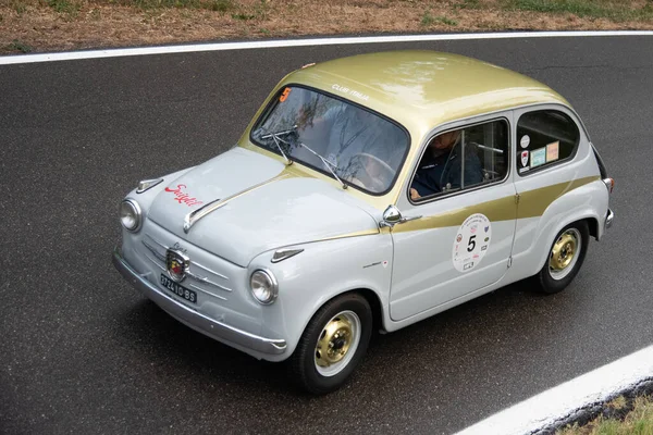 Piacenza Itália 25Th Silver Bandeira Carro Histórico Desfilando Fiat Abarth — Fotografia de Stock