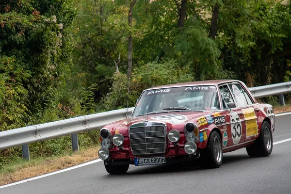 Piacenza, İtalya, 25. Gümüş Bayrak, Mercedes 300 sl geçit töreni yapan tarihi araba.