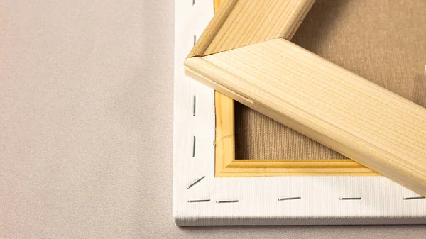 Resmi germek için el yapımı ahşap sedyeler, yakın fotoğraf.