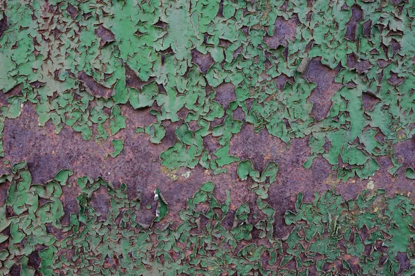 Paslı metal üzerinde yeşil boya — Stok fotoğraf