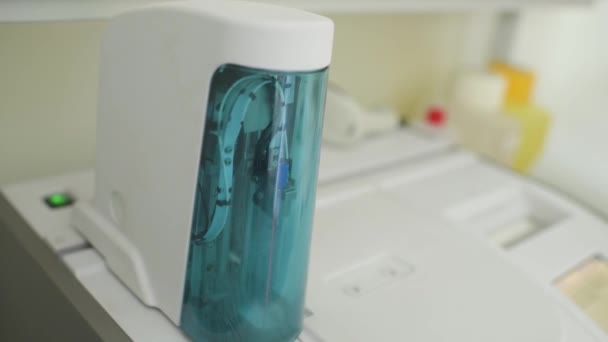Analizator biochemiczny w nowoczesnym laboratorium — Wideo stockowe