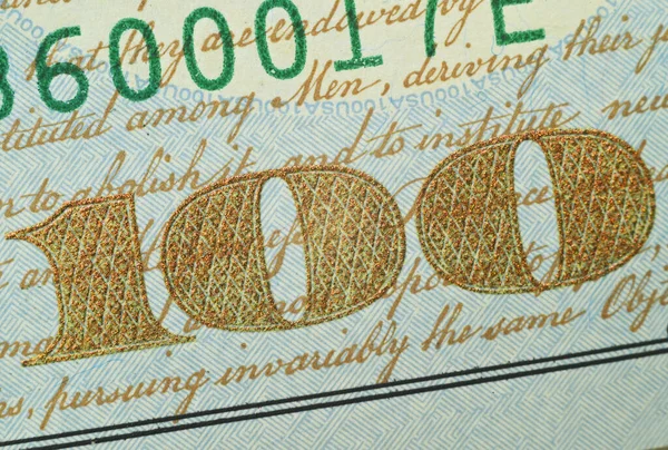 Figur 100 är en närbild på en proposition på hundra amerikanska dollar i ett nytt prov. — Stockfoto