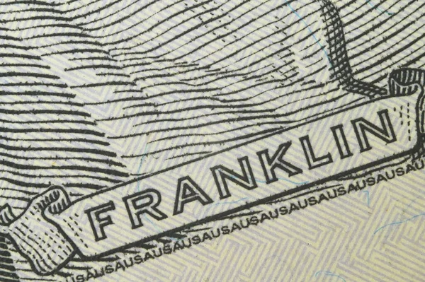 Inscrição Franklin super close-up na nota de cem dólares americanos de uma nova amostra. — Fotografia de Stock