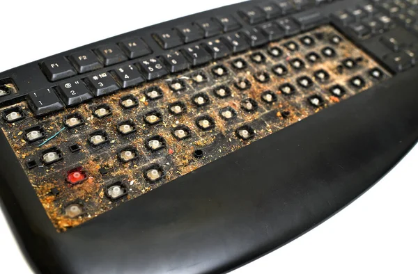 Дуже брудна чорна розкладена клавіатура крупним планом — стокове фото
